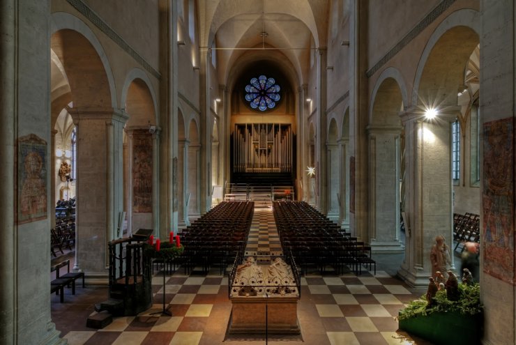 Kościoły - Braunschweig-City-Dom-zu-Braunschweig-mit-Blick-auf-die-Orgel-a19563771.jpg