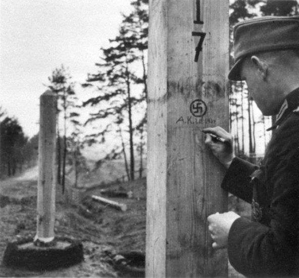 0 - wrzesień 1939 - Na zdjęciu - żołnierz niemiecki na linii demarkacyjnej.bmp