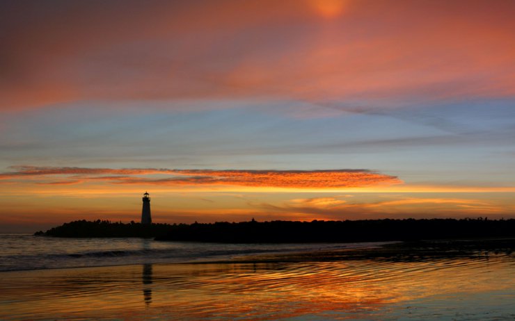 LATARNIE - Santa Cruz Sunset Lighthouse.jpg