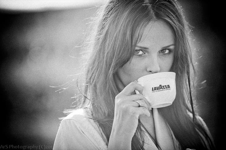 _Kawa w dłoni i - Tapety-Monika 3.jpg