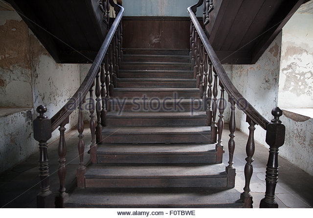 Architektura,Schody, Staircase - stairway-interior-in-old-living-house-f0tbwe.jpg