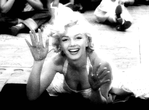 Marilyn Monroe - tumblr_m08thzdIHe1qf3vm9o1_500.gif
