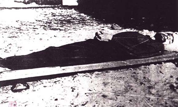 Żołnierze wyklęci - Ostrowsko, 21 luty 1947 r. Śmiertelnie ranny mjr O...ię Stanisław Byrdak, Antoni Twaróg i Stefania Kruk.jpg