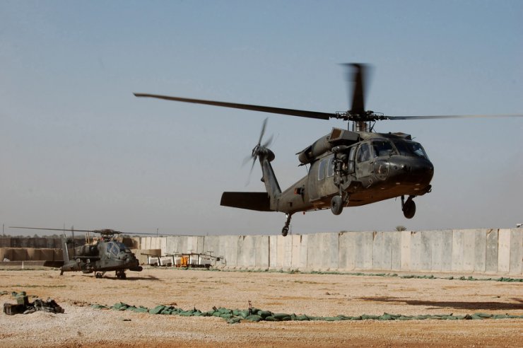 śmigłowce - UH-60 and AH-64A.jpg