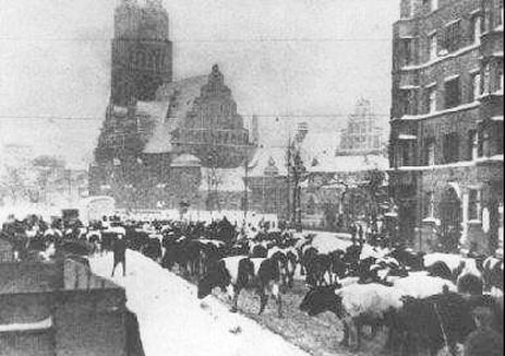 WROCŁAW  MOJA  STOLICA - Chaos na ulicach Wrocławia zimą 1945 roku.jpg