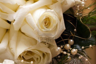 Dekoracje z perłami - 5456278-bridal-bouquet-di-fiori-bianchi-e-perla.jpg