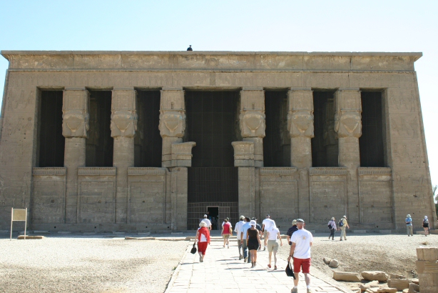 okres grecko-rzymski - Fasada świątynia Hathor w Dendera, I w. n.e.jpg