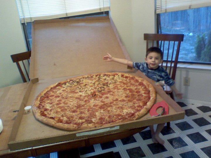 Najfajniejsze - dzieci lubią jeść dużej pizzy.jpg