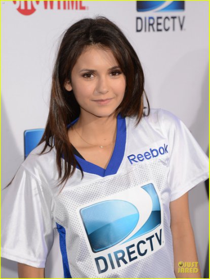 Pamiętniki Wampirów - ian-somerhalder-nina-dobrev-celebrity-beach-bowl-party-couple-09.jpg