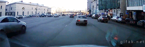 Fajne bo ruchome - Driver-Parks-Perfectly-After-Losing-Control-of-Car.gif