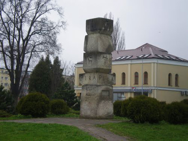 PIŁA - Obelisk byłego Związku Polaków w Niemczech.jpg