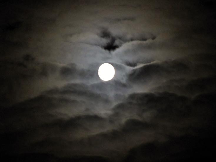 Ksiezyc, nocne obrazy nieba - IMG_0001.JPG